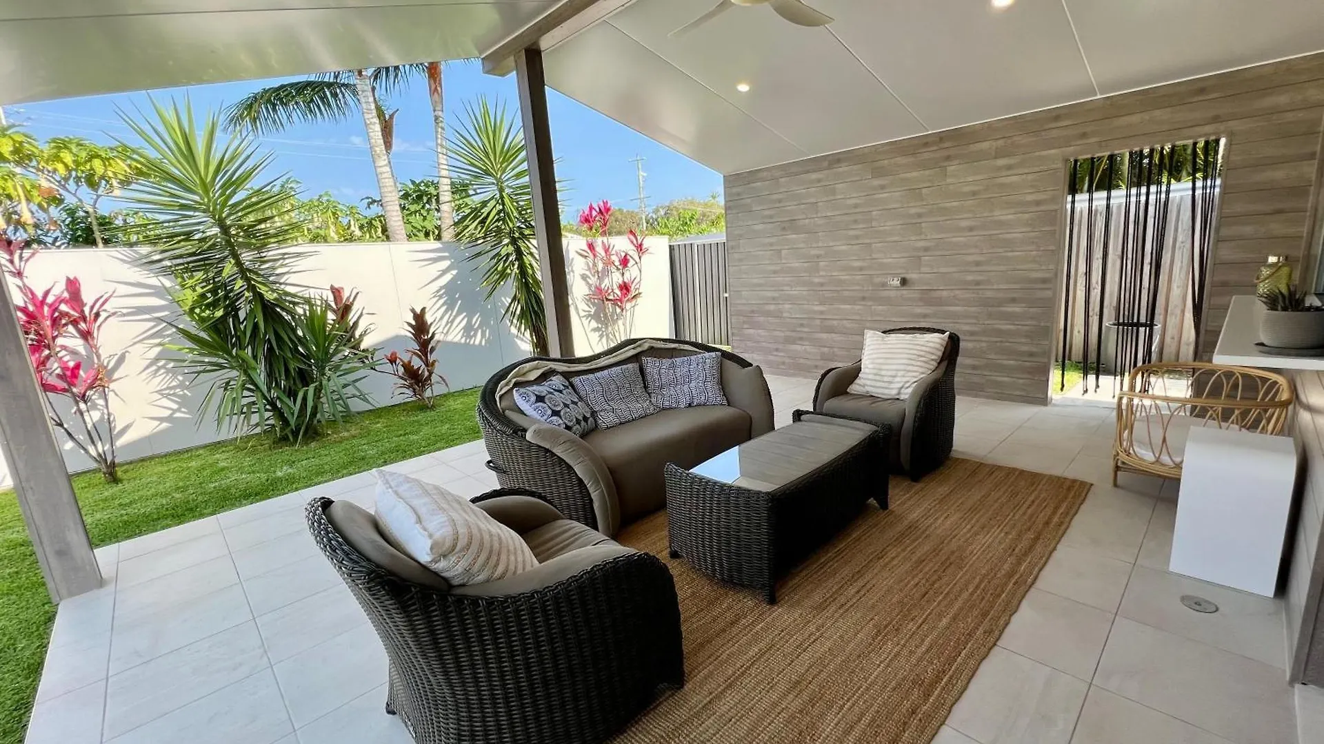 Beachside Retreat contacts